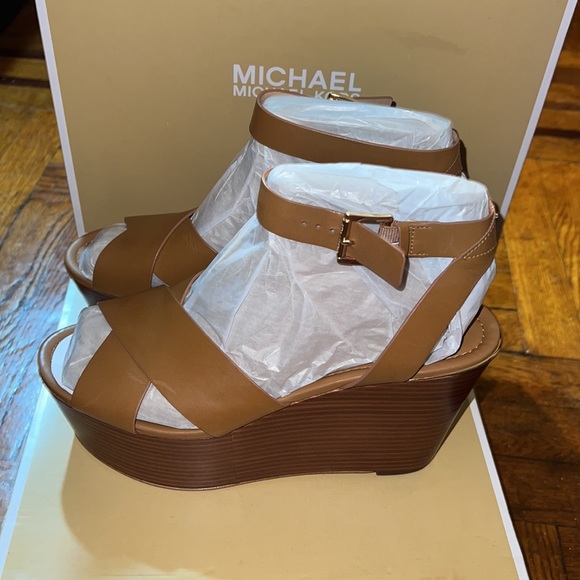 Michael Michael Kors brand new platforms/Sandals - Picture 6 of 8